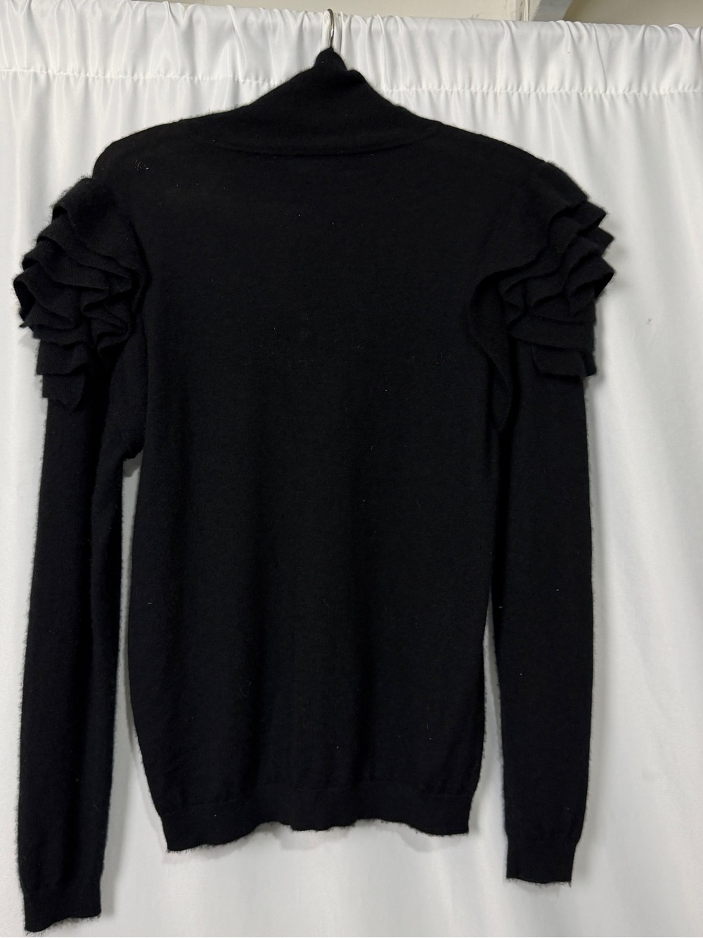 TSE Saks Fifth Avenue 100% Cashmere Ruffle Shoulder Sweater Sz Medium